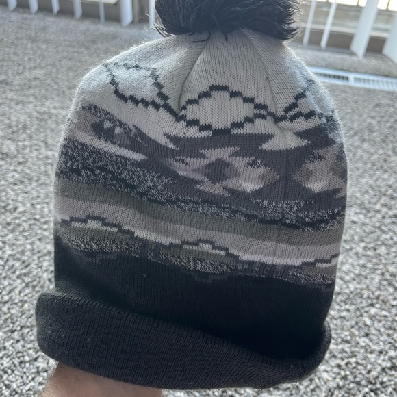 Eddie Bauer Black & Gray Knit Beanie – Adult Unisex Winter Hat – Cozy & Warm - Picture 3 of 4